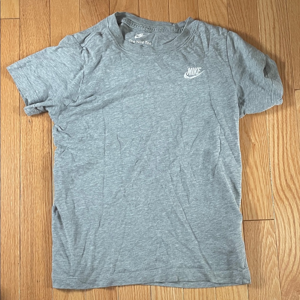 Nike kids Heather Gray Short Sleeve Tee